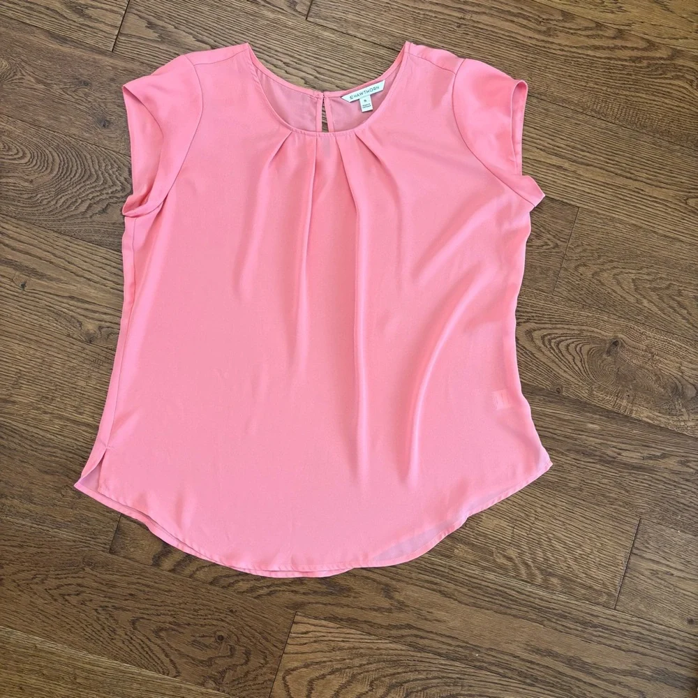 This is a 41 Hawthorn Lexie pleat front blouse - Picture 8 of 8